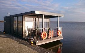 Houseboat ROTAN Rieth komfortowe domy na wodzie